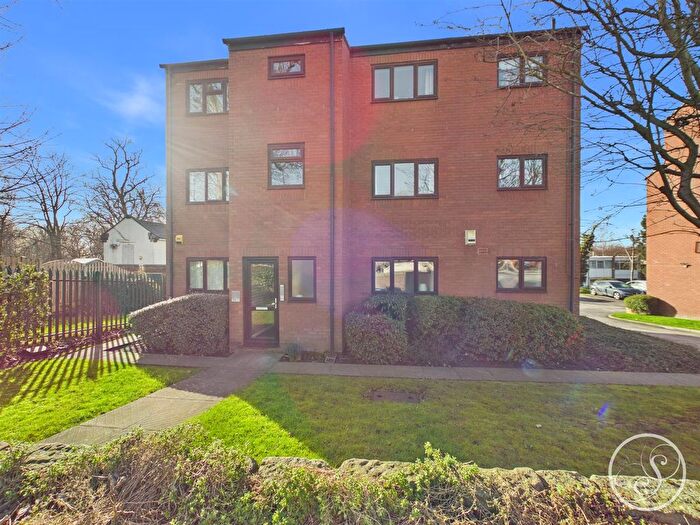 2 Bedroom Flat For Sale In Harehills Lane, Leeds, LS7