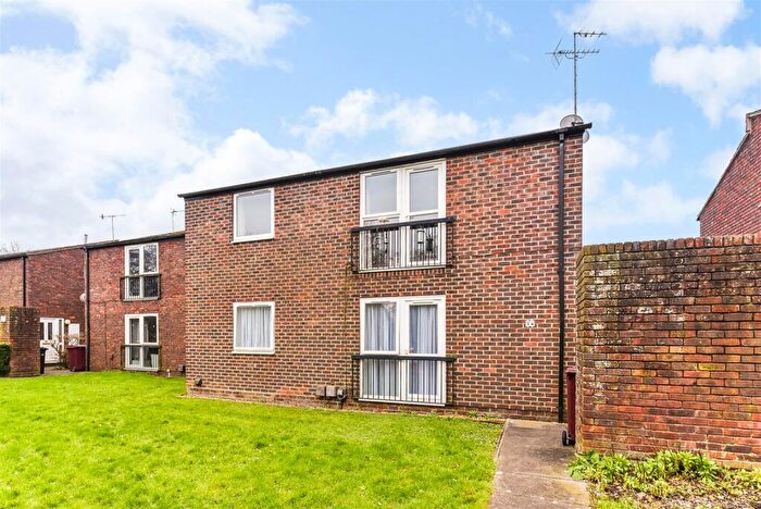 2 Bedroom Apartment For Sale In Croft Mead, Chichester, PO19