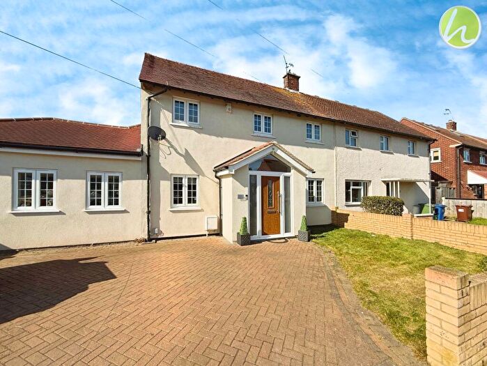 4 Bedroom Semi-Detached House To Rent In Laburnum Drive, Corringham, SS17