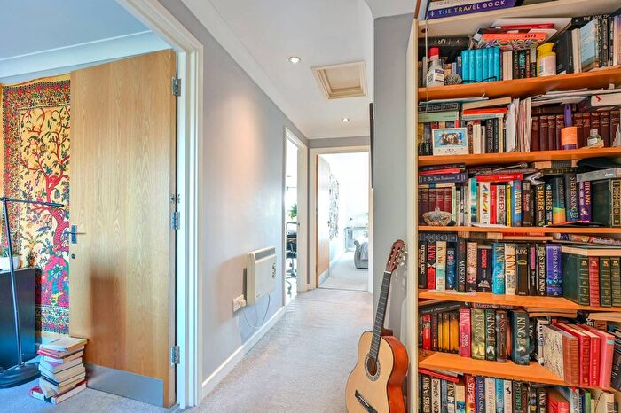 2 Bedroom Flat To Rent In Woodbridge Hill, Guildford, GU2