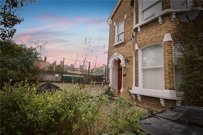 3 Bedroom Property To Rent In Turney Road, London, SE21