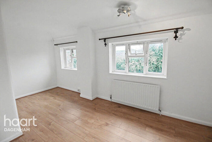 3 Bedroom Semi Detached House To Rent In Ashbrook Road, Dagenham, RM10