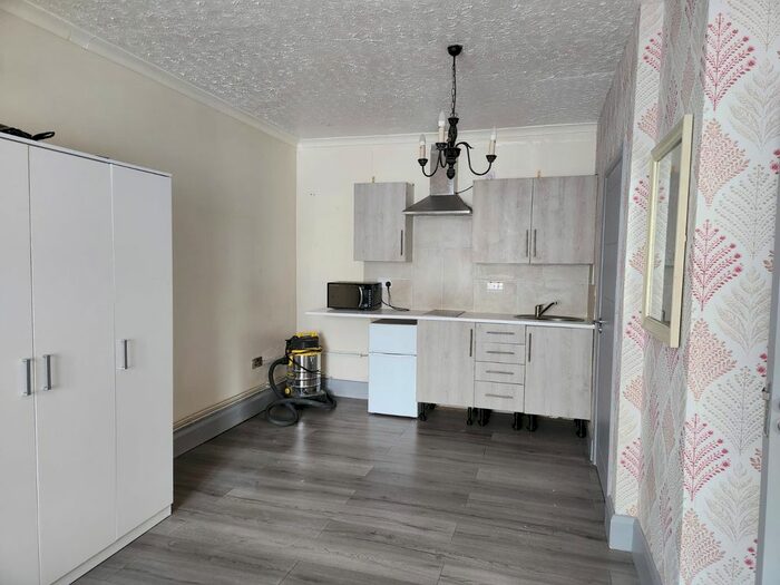 Studio To Rent In Brocket Way, Chigwell, IG7