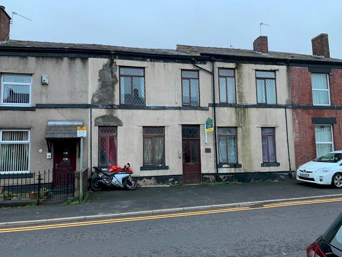 2 Bedroom Flat To Rent In Walshaw Road, Bury BL8