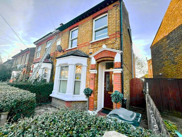 4 Bedroom Flat To Rent In Alexandra Road, Hounslow, TW3