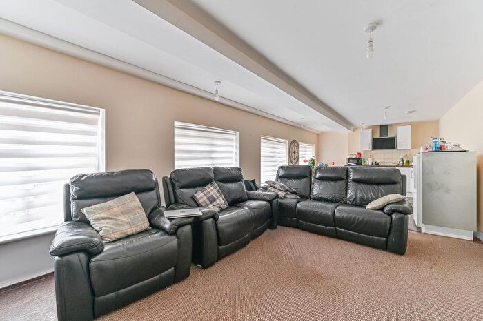 1 Bedroom Flat To Rent In Chipstead Valley Road, Coulsdon, CR5