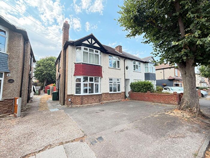 2 Bedroom Maisonette For Sale In St Hildas Avenue, Ashford, TW15