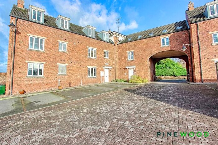 2 Bedroom Flat To Rent In Browning Court, Old Road, Chesterfield, Derbyshire, S40
