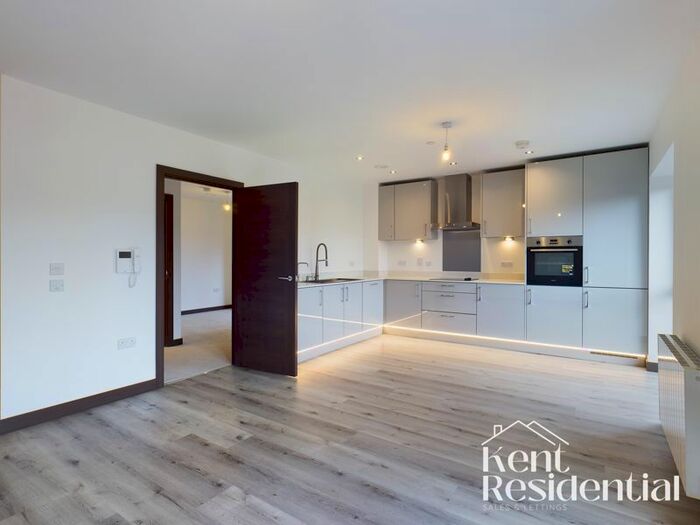 1 Bedroom Flat To Rent In Leander Heights, Rosalind Drive, Maidstone, ME14