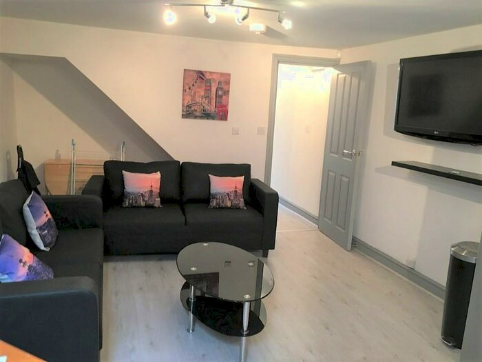 7 Bedroom Terraced House To Rent In Teignmouth Road, Selly Oak, Birmingham, B29