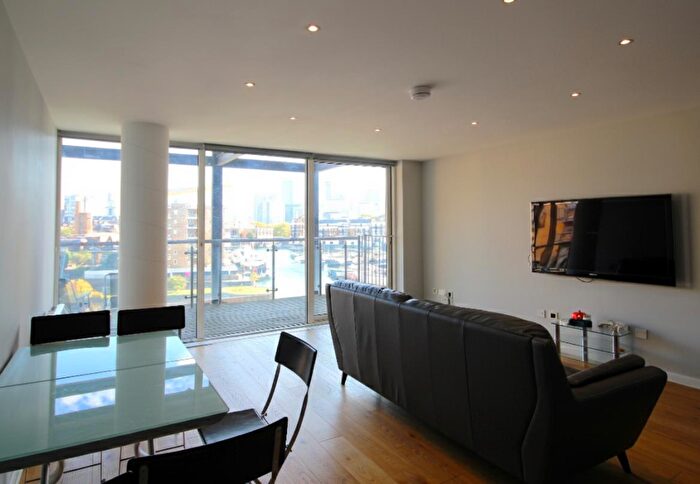 3 Bedroom Apartment To Rent In Berglen Court, Branch Road, E14