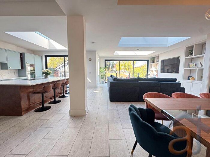 5 Bedroom Villa To Rent In Golf Open - Brighton Road, Birkdale – Accommodates Guests With Bedrooms, Each Featuring A Private Ensuite, PR8