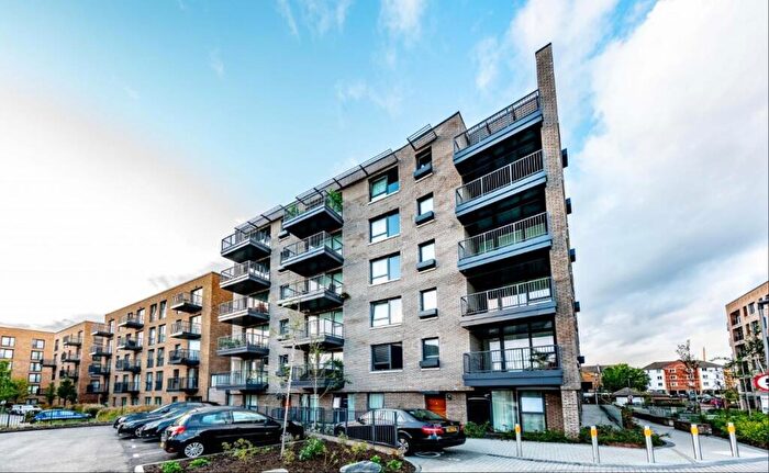2 Bedroom Flat To Rent In Harbourside Court, Gullivers Walk, SE8