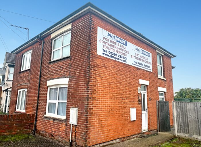 3 Bedroom Semi-Detached House To Rent In Bitterne, SO18