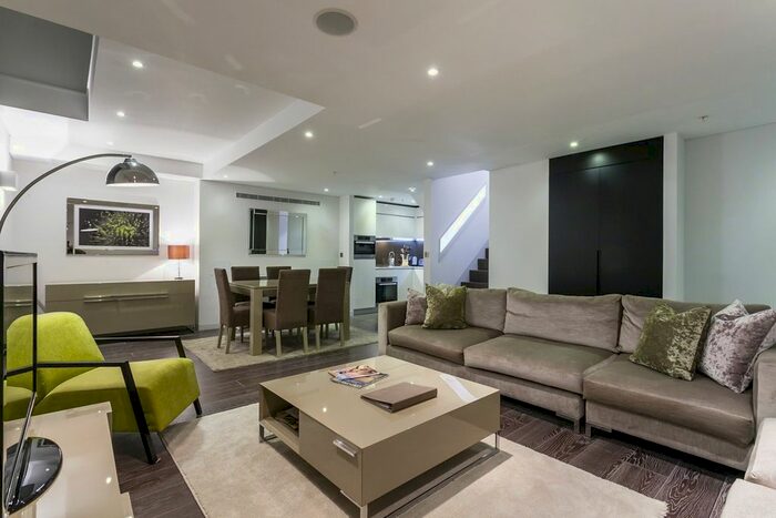 2 Bedroom Flat To Rent In Marconi House, London, WC2R