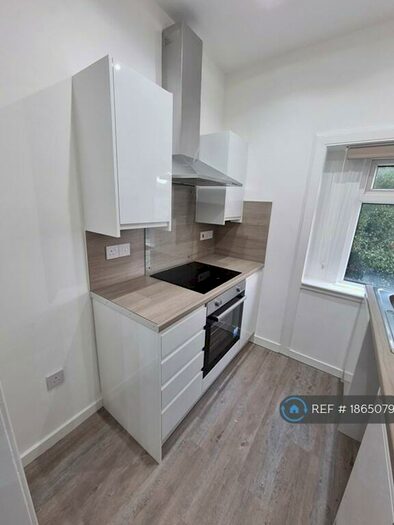 3 Bedroom Flat To Rent In Newcroft Drive, Glasgow, G44