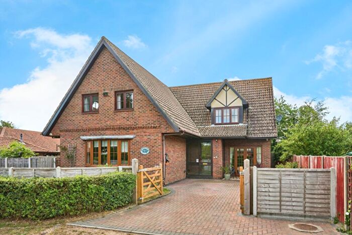 5 Bedroom Detached House For Sale In Farthings Way, Totland Bay, Isle Of Wight, PO39