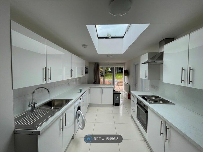 6 Bedroom Semi-Detached House To Rent In Cabell Road, Guildford, GU2