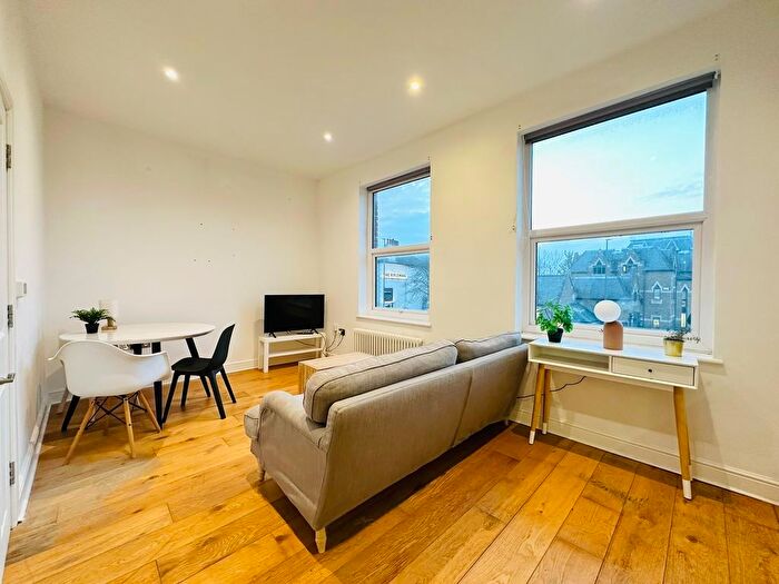 1 Bedroom Flat To Rent In East Street, Epsom, KT17