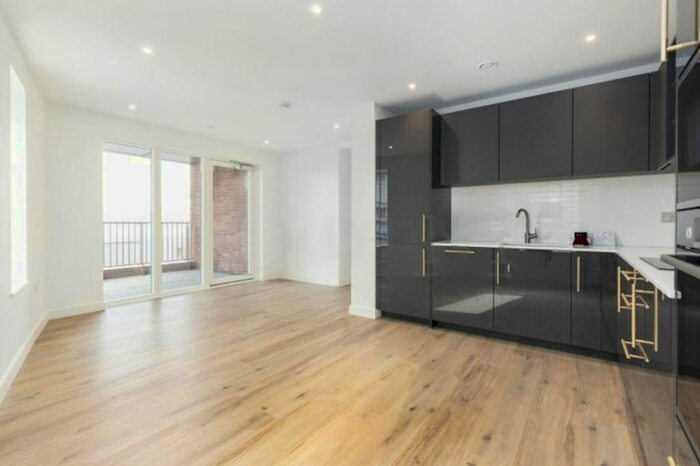 2 Bedroom Flat To Rent In Alington House, Clarendon, London, N8
