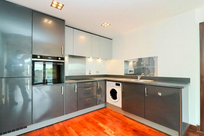 2 Bedroom Flat To Rent In Kings Mill Way, Denham, Uxbridge, UB9