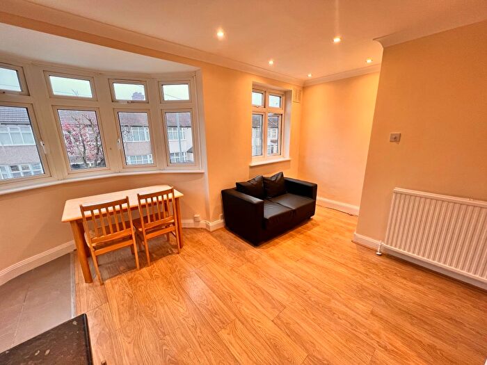 1 Bedroom Flat To Rent In Staines Road, Ilford, IG1