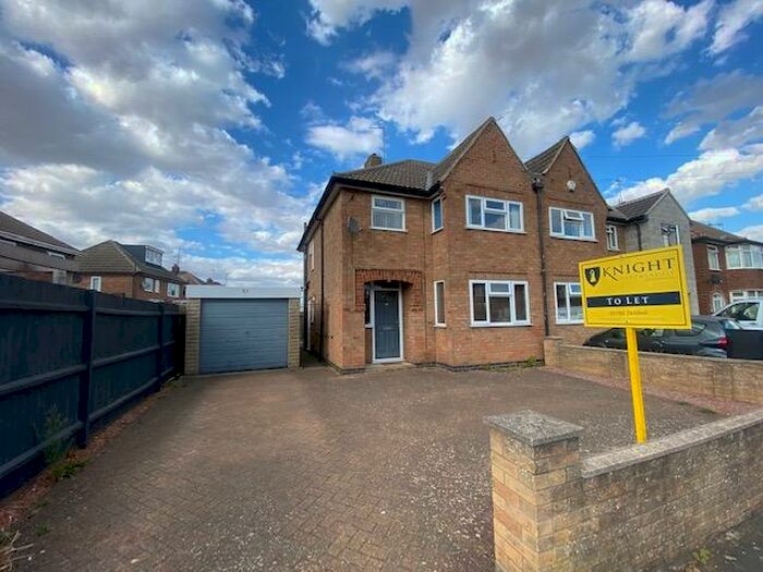 3 Bedroom House To Rent In Highlands Way, Stamford, PE9