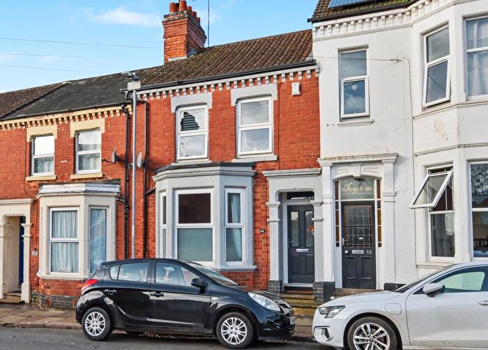 3 Bedroom Terraced House For Sale In Edinburgh Road, Queens Park, Northampton, NN2