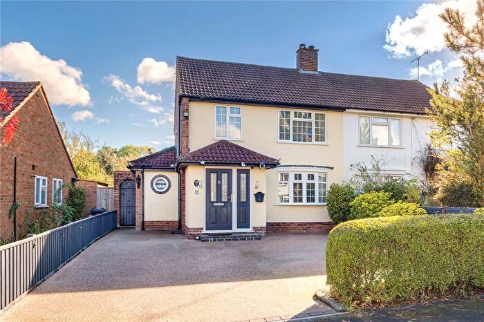 3 Bedroom Semi Detached House For Sale In Orchard Close, Radlett, Hertfordshire, WD7