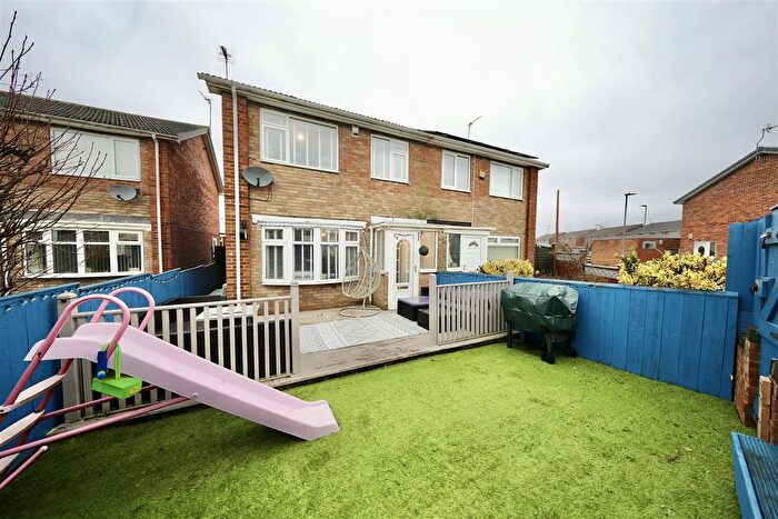 3 Bedroom Semi Detached House For Sale In Jendale, Hull, HU7