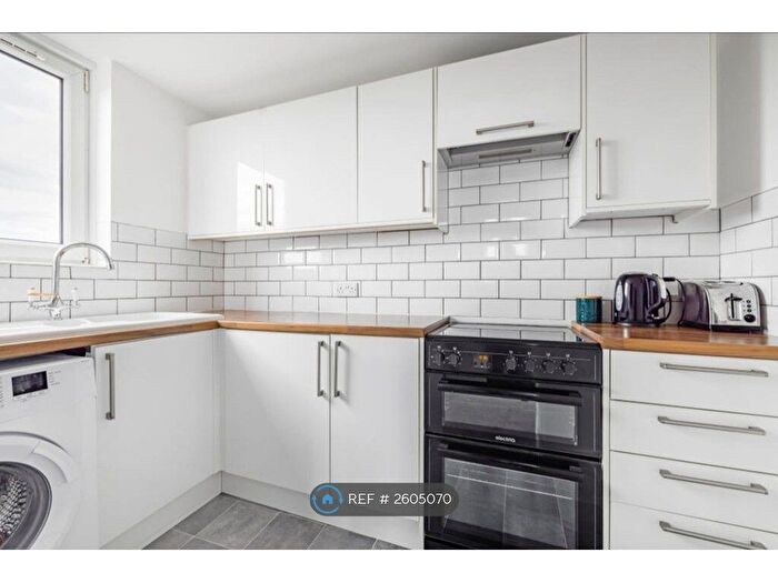 2 Bedroom Flat To Rent In Pierrepoint, London, SE25
