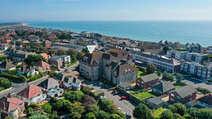 2 Bedroom Apartment For Sale In Seafield Road, Halebrose Court, BH6