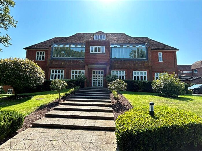 1 Bedroom Flat To Rent In Elizabeth Drive, Banstead, Surrey, SM7