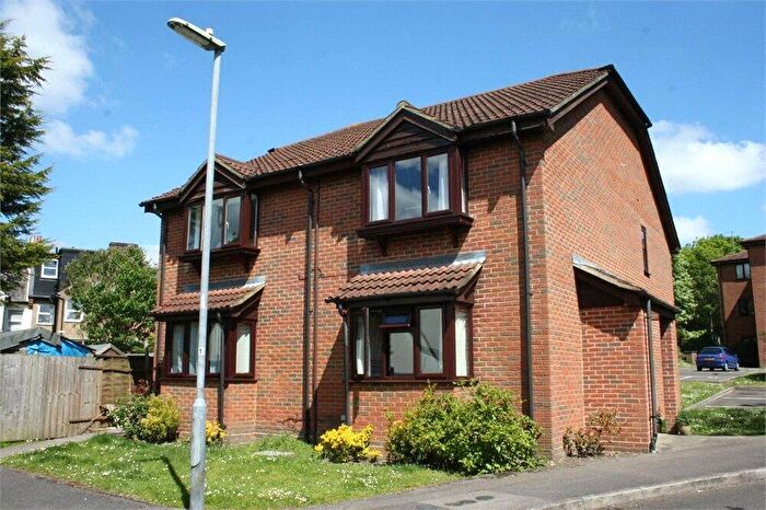 1 Bedroom Flat To Rent In Newport Road, Aldershot, Hampshire, GU12