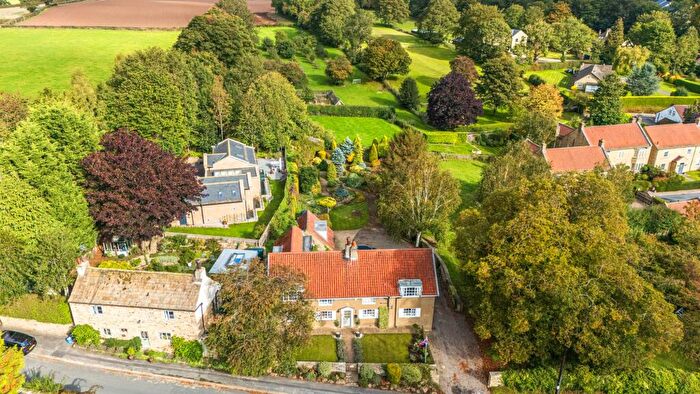 4 Bedroom Detached House For Sale In Shaw Lane, Farnham, HG5