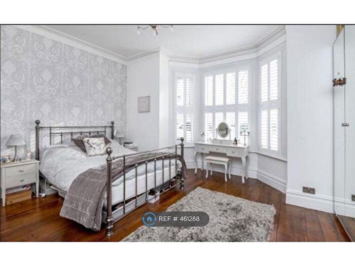 2 Bedroom Flat To Rent In Copers Cope Road, Beckenham, BR3