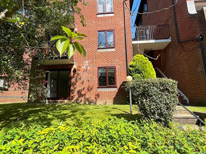 2 Bedroom Flat To Rent In Mill Street, Redhill, RH1