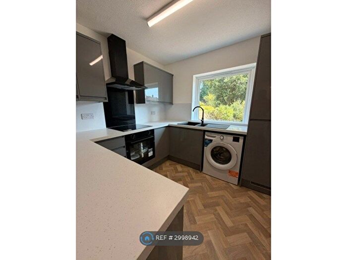 2 Bedroom Flat To Rent In Tarring Gate, Worthing, BN14