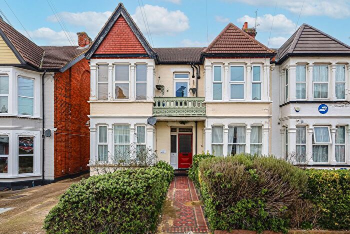 1 Bedroom Flat For Sale In Cobham Road, Westcliff-On-Sea, SS0