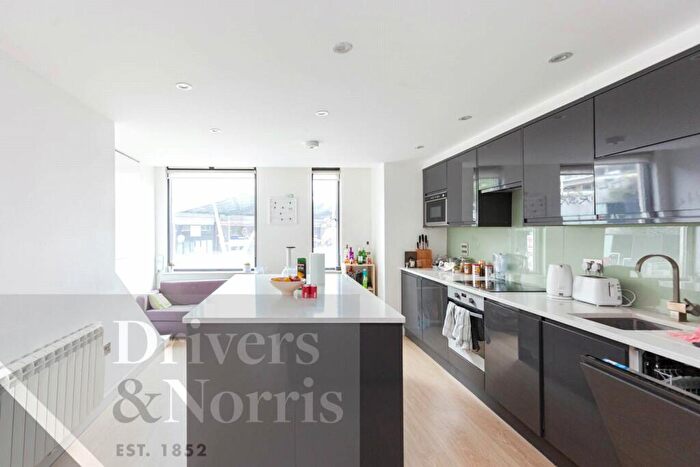 2 Bedroom Apartment To Rent In Seven Sisters Road, Finsbury Park, London, N4