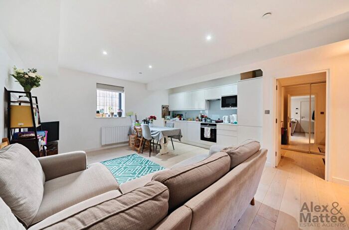 1 Bedroom Flat To Rent In Chevron Apartment, St James Road, SE1