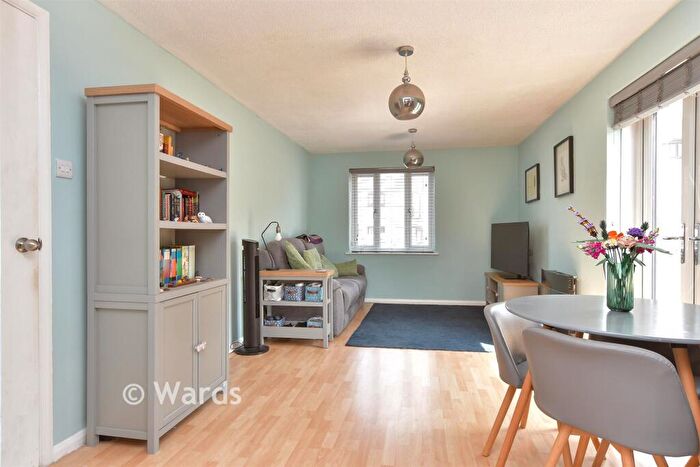 1 Bedroom Flat For Sale In Woodfall Drive, Dartford, Kent, DA1