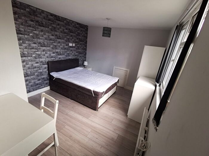 1 Bedroom End Terrace House To Rent In Ashburnham Road, Luton, Bedfordshire, LU1