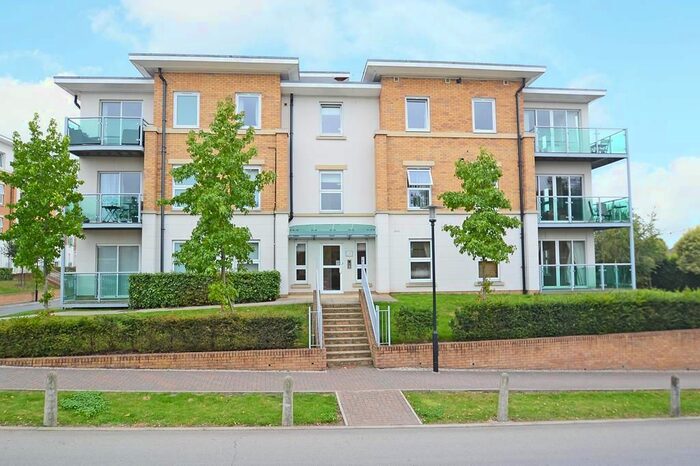 2 Bedroom Flat To Rent In Highbury Drive, Leatherhead, KT22