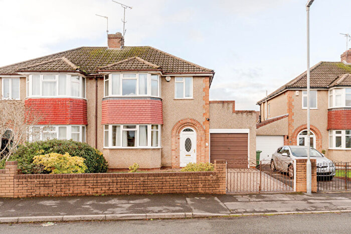 3 Bedroom Semi Detached House For Sale In Bridgeleap Road, Downend, BS16