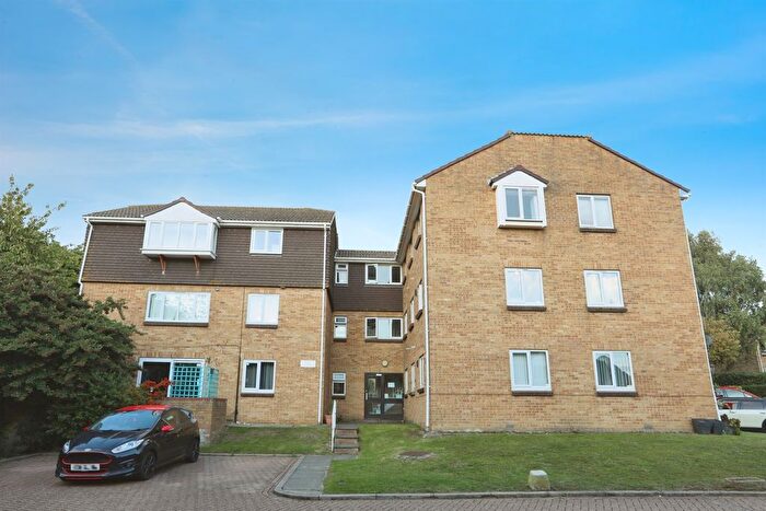 2 Bedroom Flat For Sale In Fallowfield, Sittingbourne, ME10