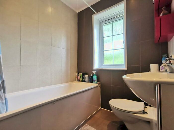 1 Bedroom Apartment To Rent In Colchester Road, Edgware, HA8