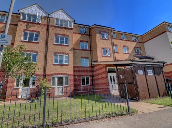 1 Bedroom Apartment To Rent In Princes Gate, High Wycombe, Buckinghamshire, HP13