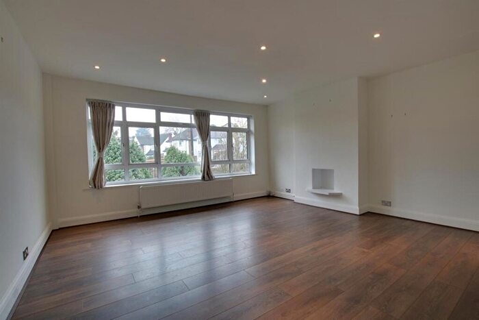2 Bedroom Flat To Rent In Cranley Court, Beckenham Grove, Bromley, Kent, BR2