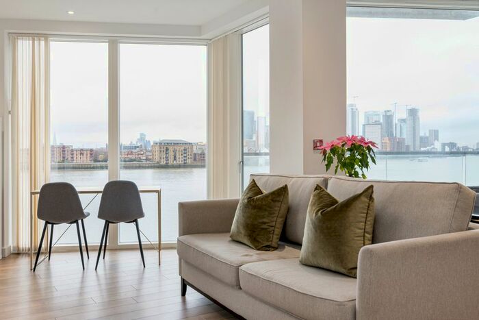 3 Bedroom Flat To Rent In Atlantic Point, Greenwich, SE10